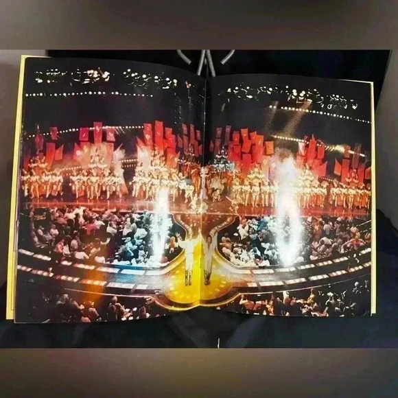 Siegfried  and Roy At the Mirage Souvenir Book - Picture 3 of 4